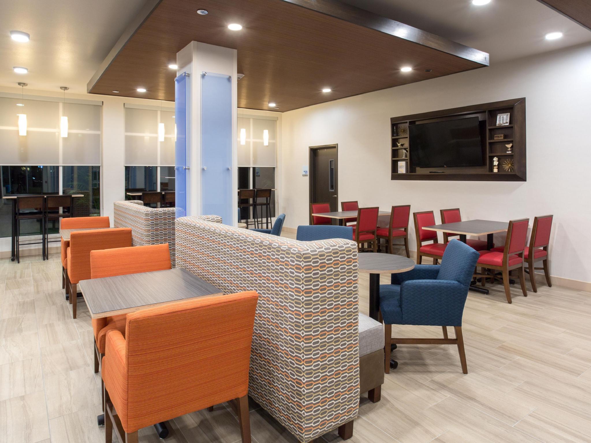 Holiday Inn Express & Suites Lincoln I - 80 By Ihg Exteriér fotografie